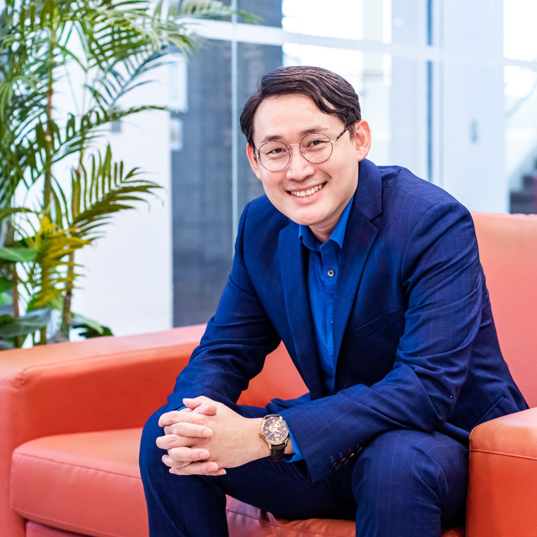 Desmond Tan
