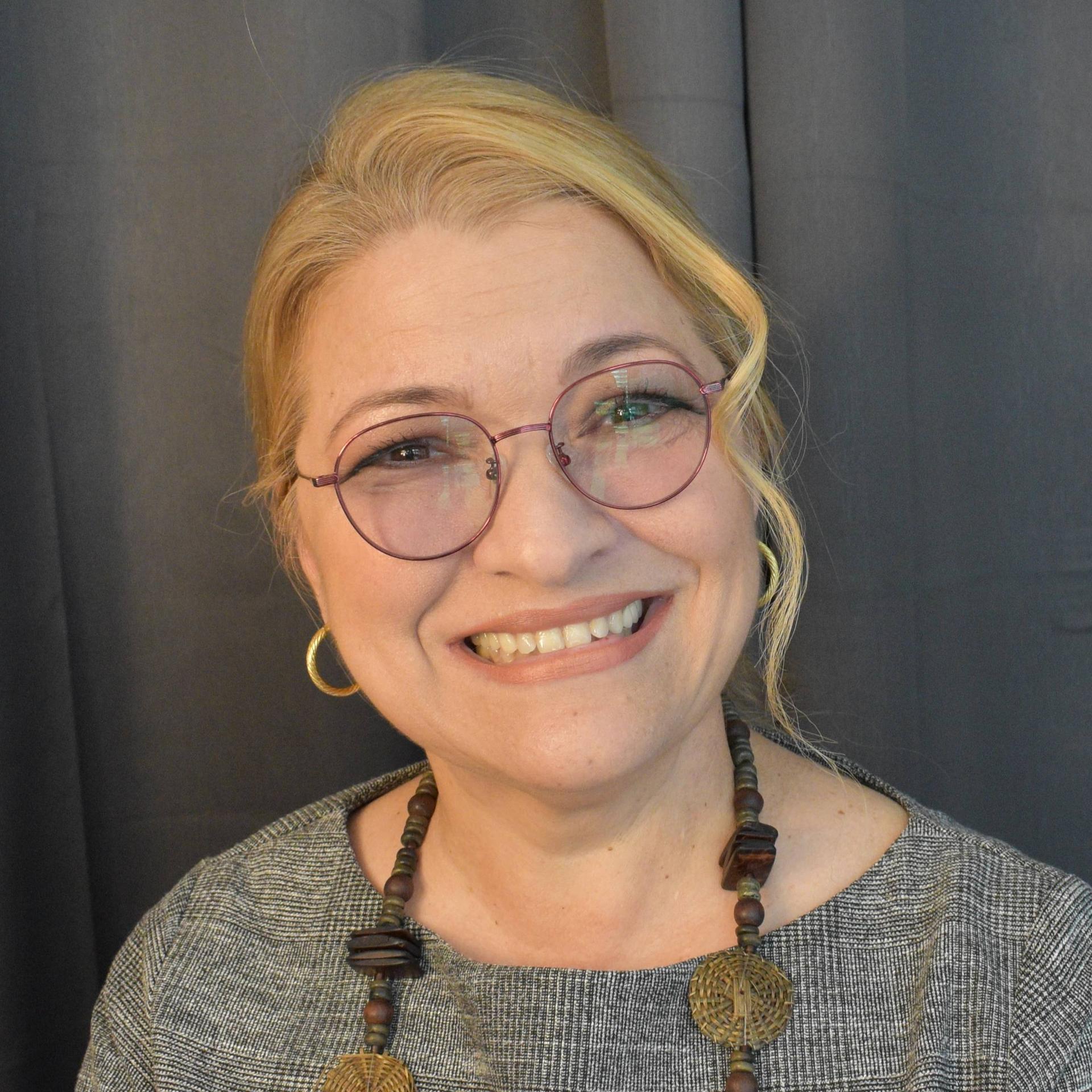 YENNYLI Spanish Teacher / Published Author